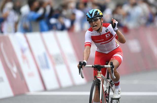 사이클 선수 스기우라(50세)가 일본에서 가장 오래된 금메달리스트가 되었습니다.